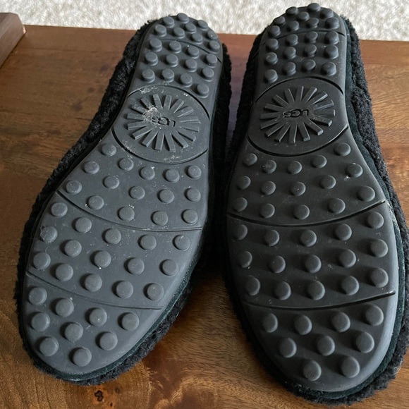 Ugg Flats Size 10 EUC - Picture 2 of 5
